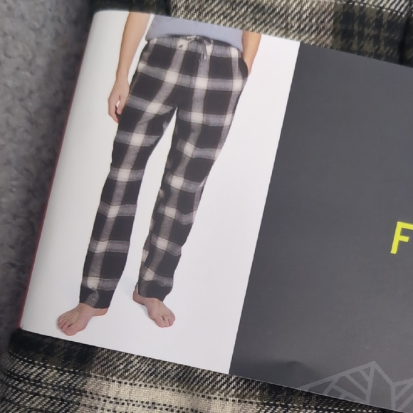 Eddie Bauer Men's Flannel Pants 2-Pack - Picture 6 of 7